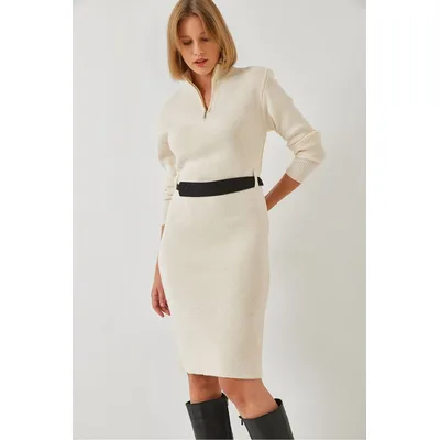 Strickmidi-Kleid mit Reißverschlusskragen und Gürtel