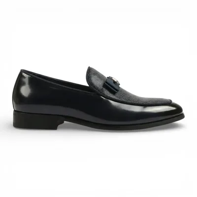 Schwarze Herren-Loafer mit strukturierter Vorderseite und ikonischer Schnalle und Schleife