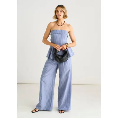 Blaue elegante Hose mit weitem Bein und Falten vorne