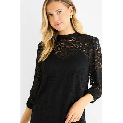 Schwarze, locker sitzende Jersey-Bluse mit hohem Kragen und Spitzenverzierung