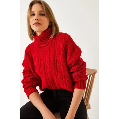 Strukturiertes, tailliertes Rollkragenpullover