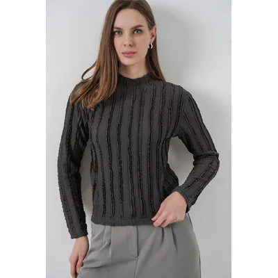 Strukturierte Slim-Fit Halbkragenbluse